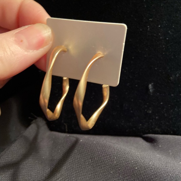 Frosted gold hoop earrings brand new and never worn - Picture 3 of 3
